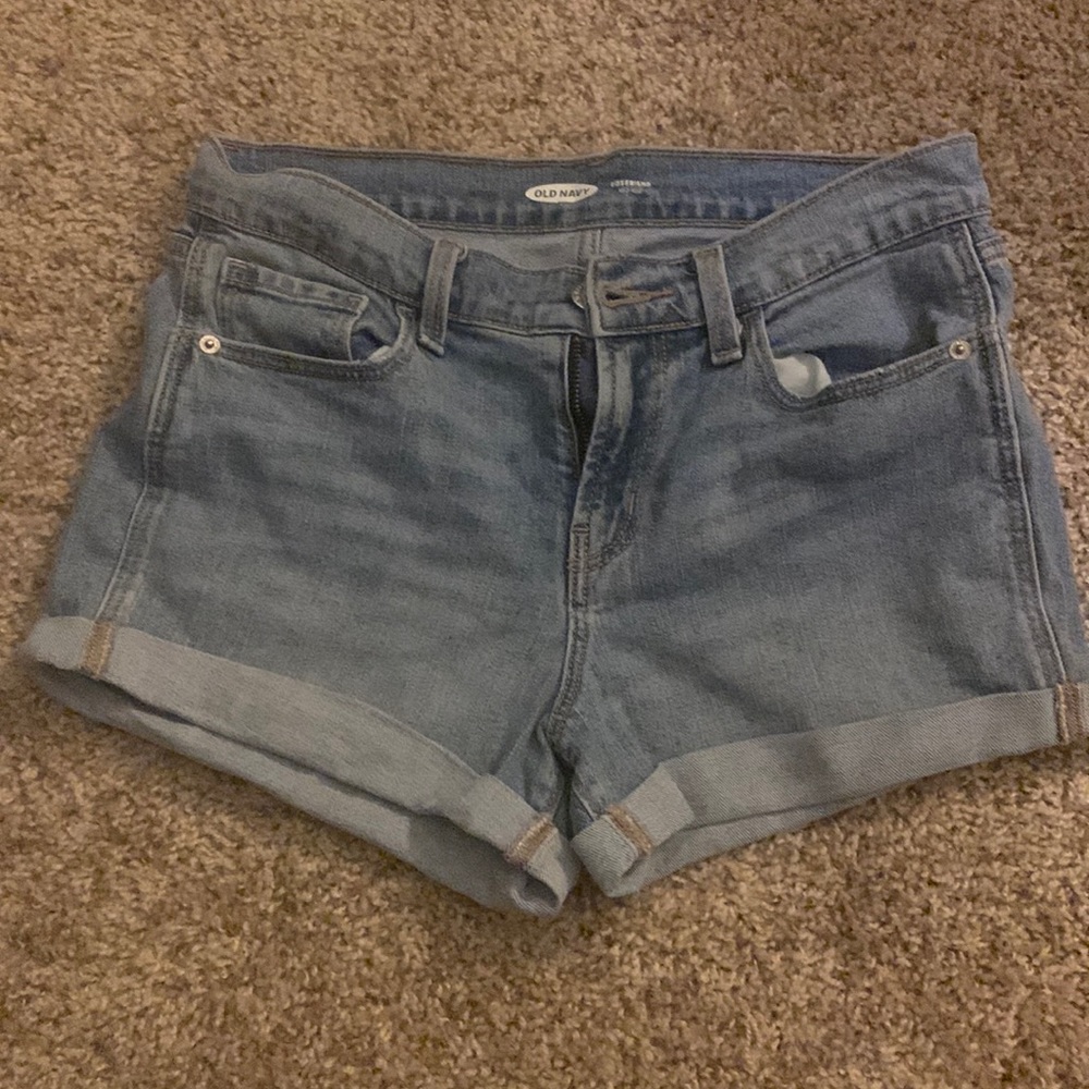Size 6. Boyfriend mid rise old navy jean shorts